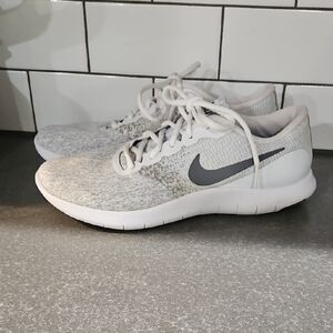 Nike Flex Contact Women's Lightweight White & Grey Knit Running Shoes. Sz 9.5